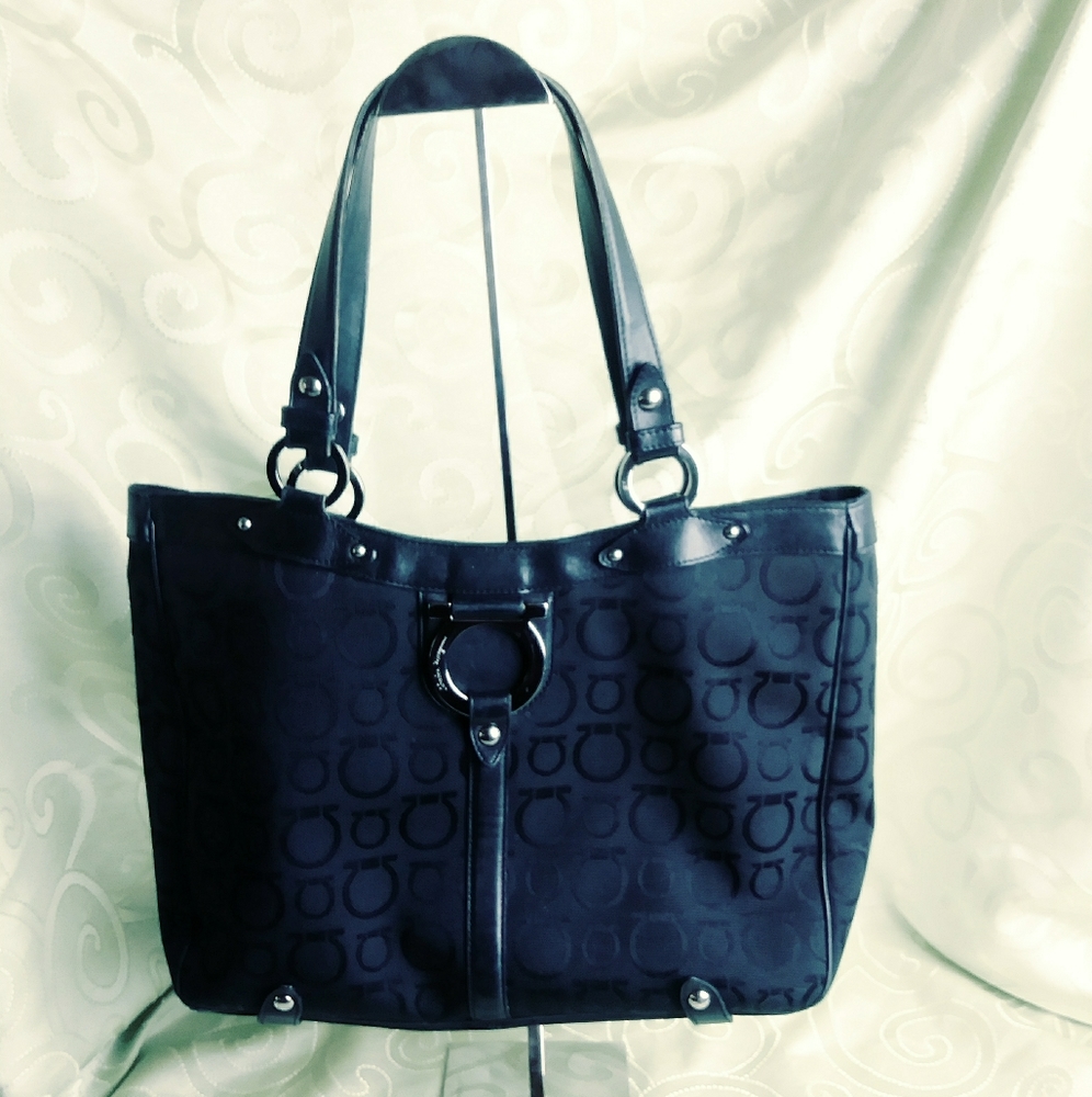 Authentic Salvatore Ferragamo Gancini Black Tote Serial # EY-21 6848 W/ Dust Bag